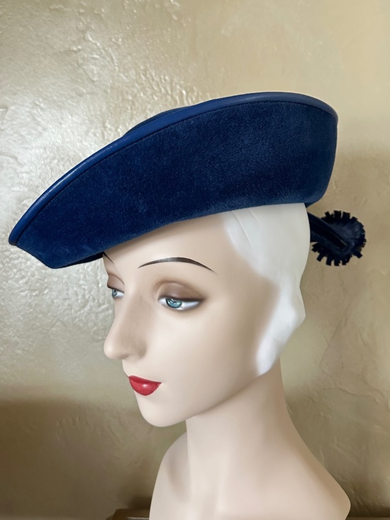 MOD 1960s\' NAVY VELOUR FELT HAT + VINYL EDGING & BACK STRIPS & \